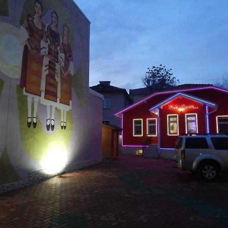 Red House Hotel Kyustendil Ngoại thất bức ảnh
