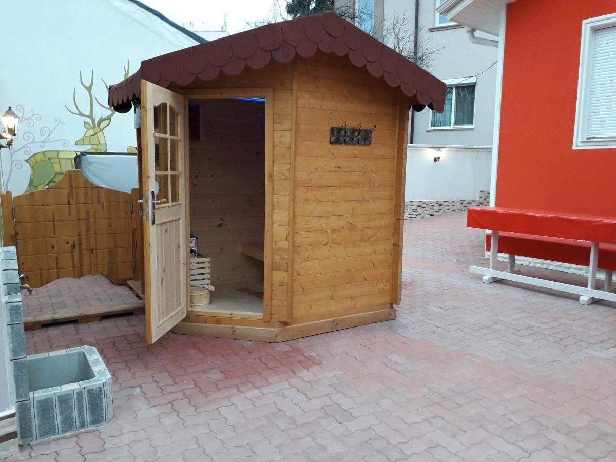 Red House Hotel Kyustendil Ngoại thất bức ảnh