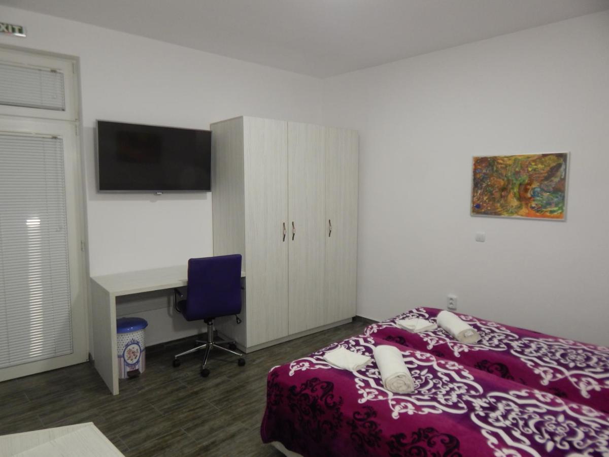 Red House Hotel Kyustendil Ngoại thất bức ảnh
