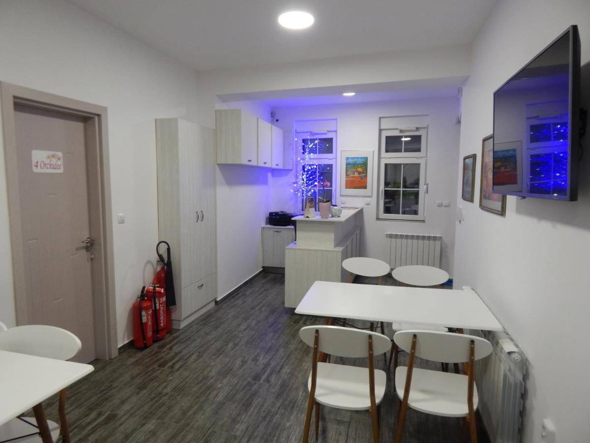 Red House Hotel Kyustendil Ngoại thất bức ảnh