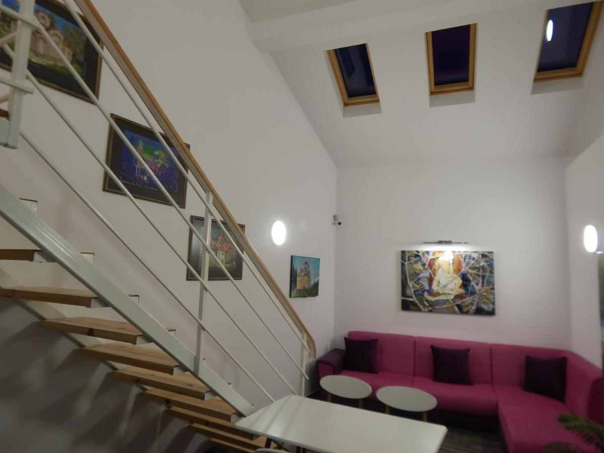 Red House Hotel Kyustendil Ngoại thất bức ảnh