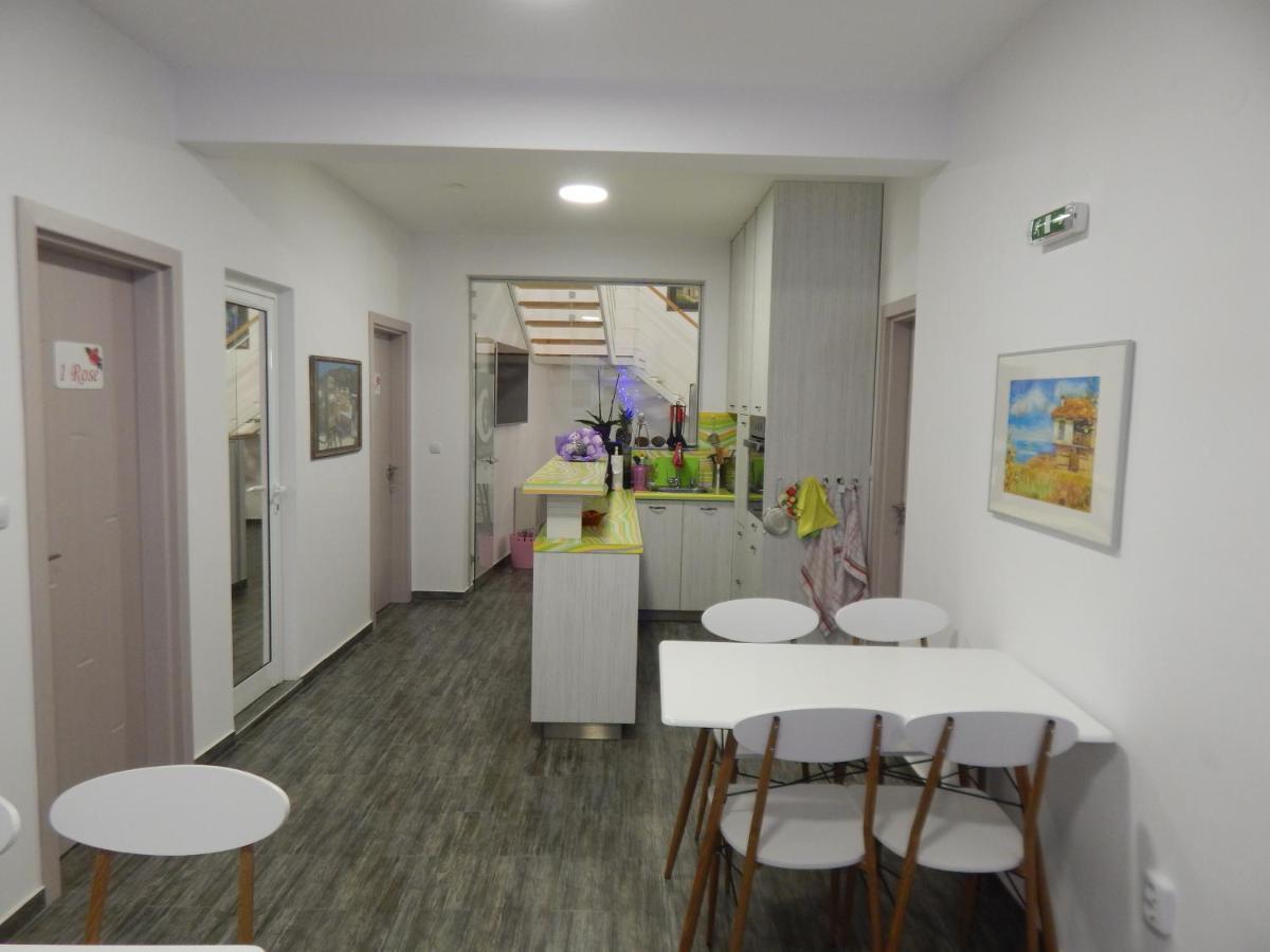 Red House Hotel Kyustendil Ngoại thất bức ảnh