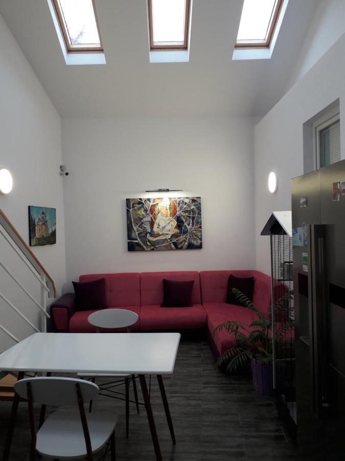 Red House Hotel Kyustendil Ngoại thất bức ảnh