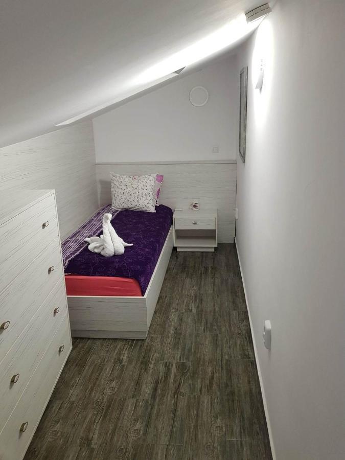 Red House Hotel Kyustendil Ngoại thất bức ảnh